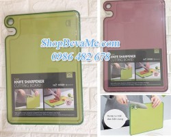 Thớt nhựa Lock&Lock kèm mài dao tiện dụng